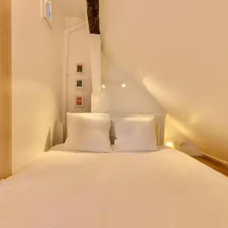 Before Making A Request Read My Profil Host At Bottom Of Page # Small Nest Under Rooftops - Heart Of *